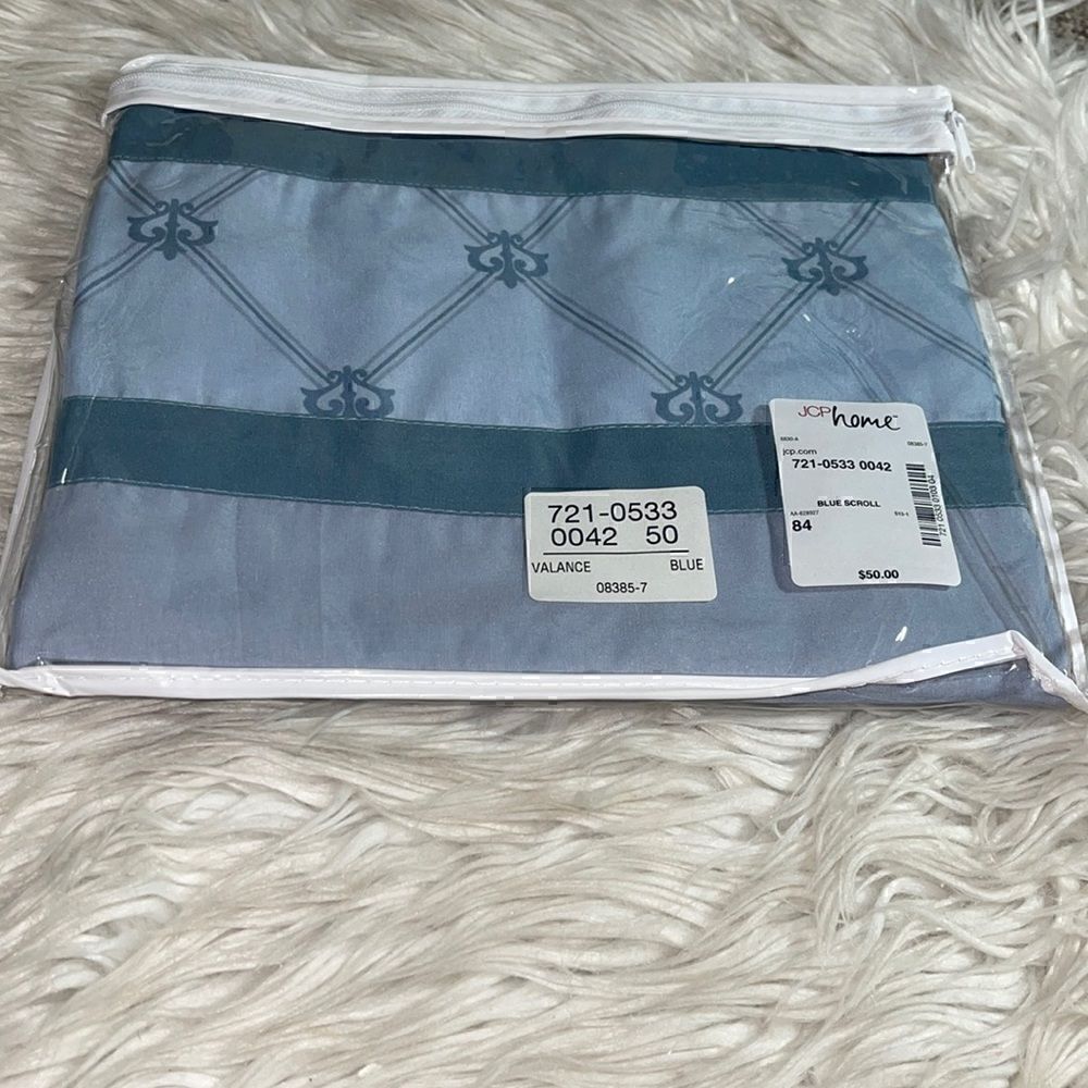 ‎JCPenney Home Valance blue scroll 84x9”